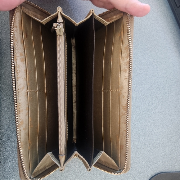 GUCCI Wallet Authentic 💯 - Picture 11 of 16